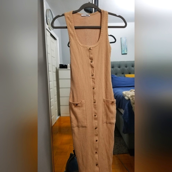 Dressed - Picture 1 of 1